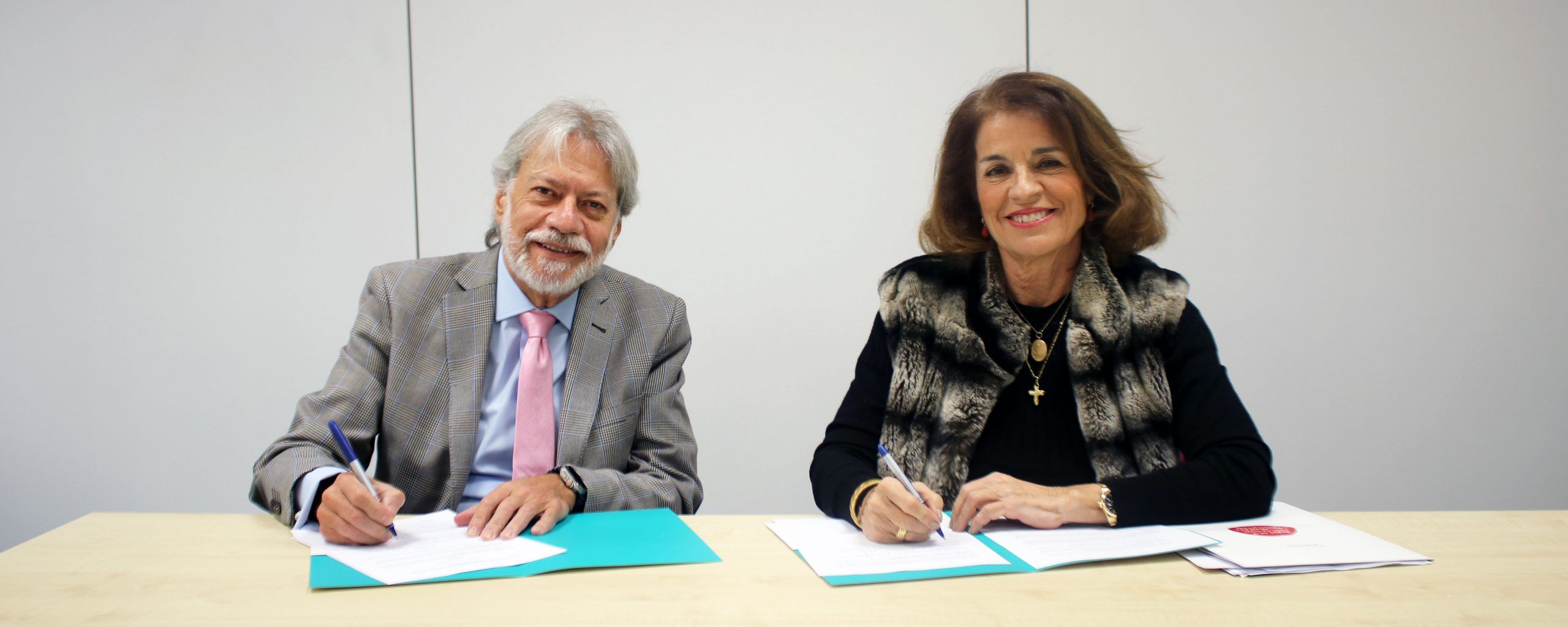 Firma convenio Luis Amodio y Ana Botella